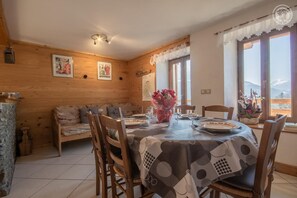 Dining - Chalet D'elise - Queige (QUEIGE)