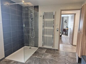 Bathtub, hair dryer, towels