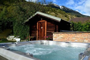Outdoor spa tub - Gite DES Ours - Aime LA Plagne (AIME LA PLAGNE)