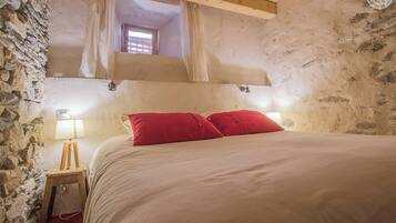 4 slaapkamers, een strijkplank/strijkijzer, reisbedje, gratis wifi