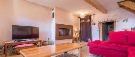 TV, caminetto, lettore DVD