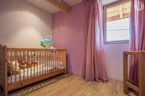 4 Schlafzimmer, Bügeleisen/Bügelbrett, Reisekinderbett, kostenloses WLAN