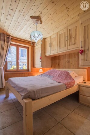 4 camere, ferro/asse da stiro, culla da viaggio, Wi-Fi gratuito