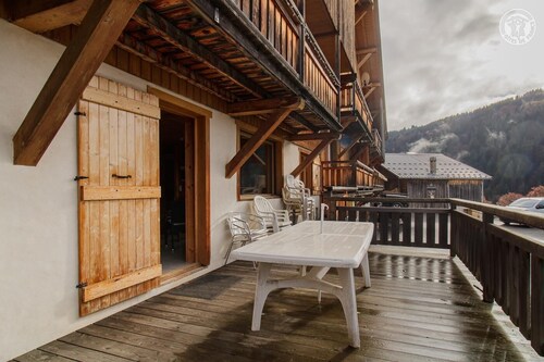 LA Cour - Notre-dame-de-bellecombe