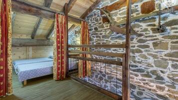 3 slaapkamers, een strijkplank/strijkijzer, reisbedje, gratis wifi