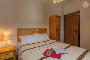 2 bedrooms, iron/ironing board, travel cot, free WiFi