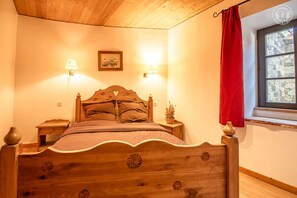 1 bedroom, iron/ironing board, travel crib, free WiFi - Chez LE Marquis DU Pontet 2 (VALLOIRE)