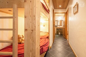 1 bedroom, iron/ironing board, travel cot, free WiFi