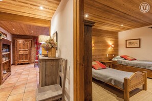 2 slaapkamers, een strijkplank/strijkijzer, reisbedje, gratis wifi