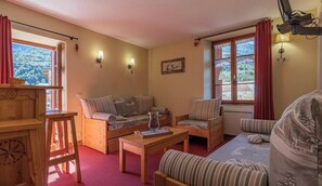 Télévision, lecteur de DVD, chaîne hi-fi