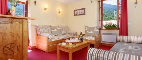 3 habitaciones, tabla de planchar con plancha y cuna de viaje