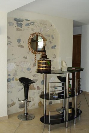 Interior - LA Petite Reine - Myans (MYANS)