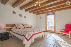 3 bedrooms, iron/ironing board - LA Petite Reine - Myans (MYANS)