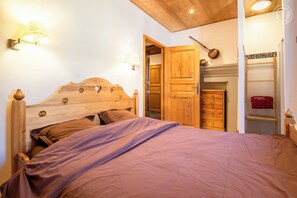 2 soverom, strykejern/-brett, reiseseng for barn og wi-fi (inkludert)