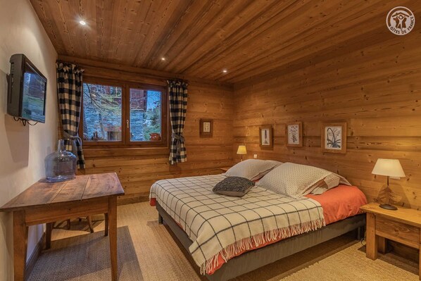 1 bedroom, iron/ironing board, travel cot, free WiFi