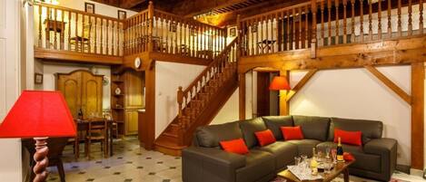 Flachbildfernseher, DVD-Player, Stereoanlage