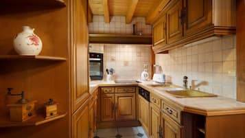 Frigorífic, microones, forn i placa de cuina