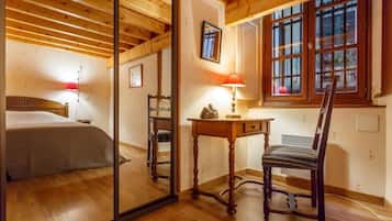 3 dormitoris, planxa i posts de planxar i un bressol de viatge