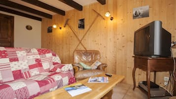 TV, fireplace, DVD player, stereo