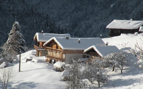 Exterior. LA Grange A Baptiste