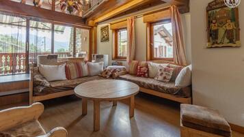 Televisie, een dvd-speler en een stereo