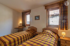 4 chambres, fer et planche à repasser, lit parapluie, Wi-Fi gratuit