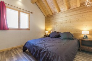 4 bedrooms, iron/ironing board, travel cot, free WiFi