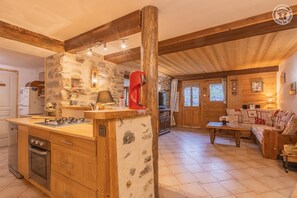 Fridge, microwave, oven, stovetop - LE Domoizik - Hauteluce-les-saisies (HAUTELUCE-LES-SAISIES)