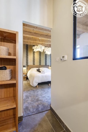 1 bedroom, iron/ironing board, travel cot, free WiFi