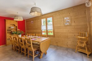 Dining - LE Cuvage - Mery - Gîte (MERY)