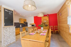 Dining - LE Cuvage - Mery - Gîte (MERY)