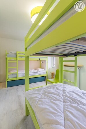6 bedrooms, iron/ironing board, travel cot, free WiFi