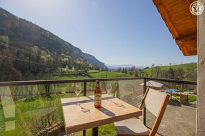 Outdoor dining - LE Fenil DE Rubis - Ste-marie-d'alvey (STE-MARIE-D'ALVEY)