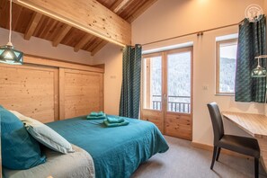 4 bedrooms, iron/ironing board, travel cot, free WiFi