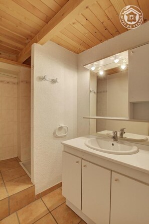 Douche, séchoir à cheveux