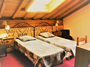 4 chambres, fer et planche à repasser, Wi-Fi gratuit