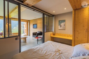 2 bedrooms, iron/ironing board, travel crib, free WiFi