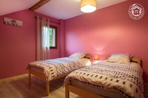 4 chambres, fer et planche à repasser, lit parapluie, Wi-Fi gratuit