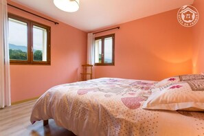 4 makuuhuonetta, silitysrauta/-lauta, vauvan matkasänky, ilmainen Wi-Fi