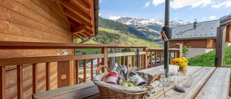 屋外ダイニングエリア