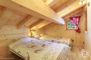 3 bedrooms, iron/ironing board, travel cot, free WiFi