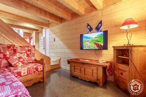 3 bedrooms, iron/ironing board, travel crib, free WiFi