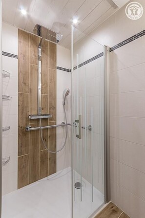 Bathtub, hair dryer
