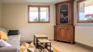 TV, DVD player, stereo