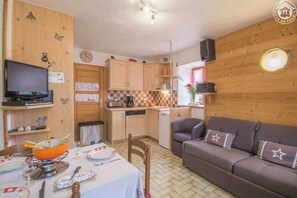 TV, DVD player, aparelho de som