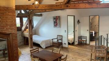 6 habitaciones, tabla de planchar con plancha y cuna de viaje