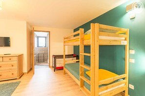 4 Schlafzimmer, Bügeleisen/Bügelbrett, Reisekinderbett, kostenloses WLAN