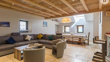 Smart-tv en een open haard