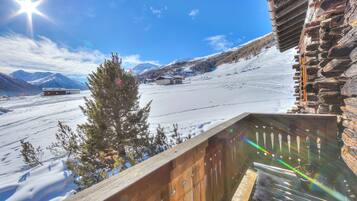 Family Chalet, Multiple Bedrooms (Chalet Lidia Ski in-Ski out 50m) | Balcony