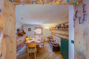 Family Chalet, Multiple Bedrooms (Chalet Lidia Ski in-Ski out 50m) | Dining - Chalet Lidia Ski in-Ski out 50m (Livigno)